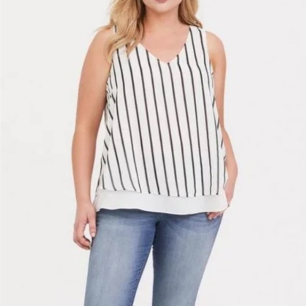 🐠 Torrid White and Black Sleeveless Tank Top Relaxed Fit